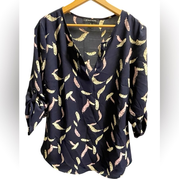 41 Hawthorn Tops - 🪶🩷41 Hawthorn Navy Feather Print Blouse size M. Gorgeous!